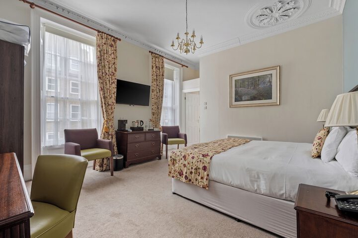 Room 4 of 23