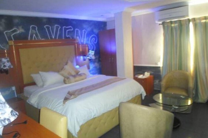Room 11 of 21