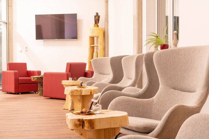Lobby lounge