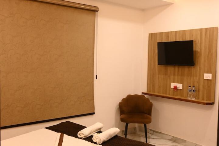Room 33 of 86