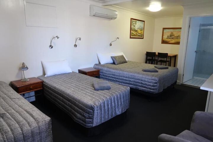 Room 3 of 25