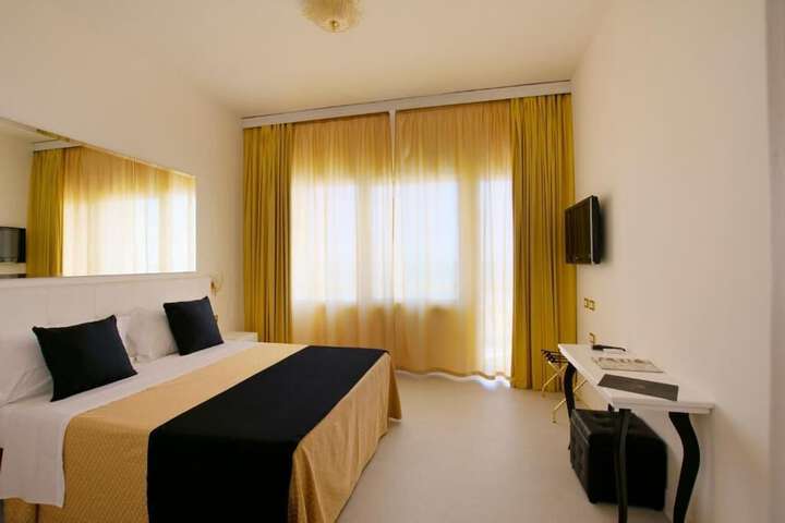 Room 12 of 48
