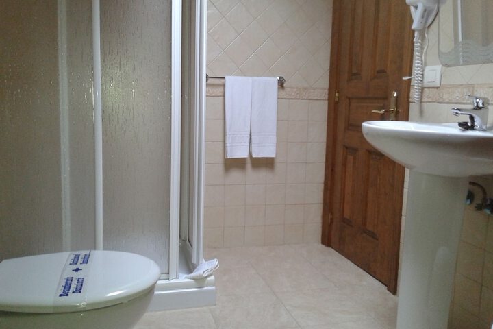 Room 8 of 17