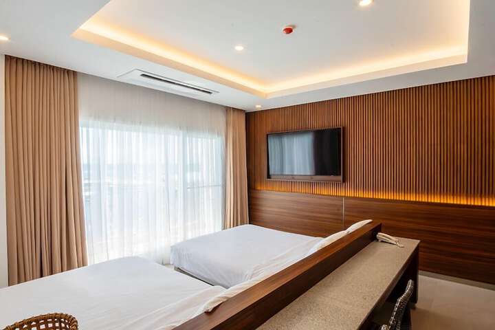 Room 3 of 7