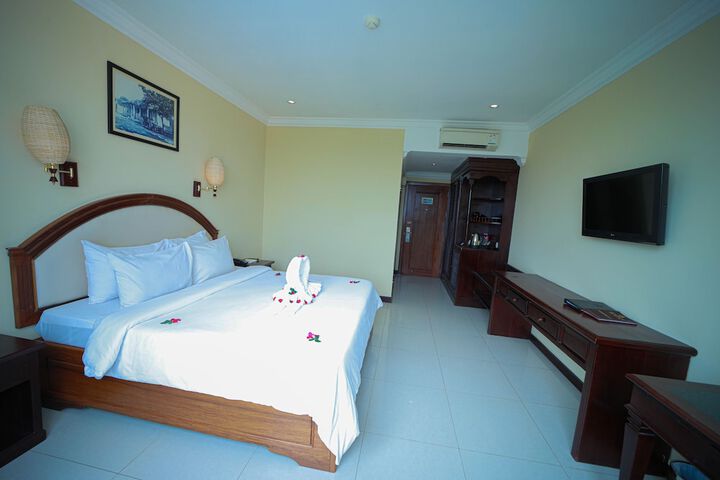 Room 34 of 90