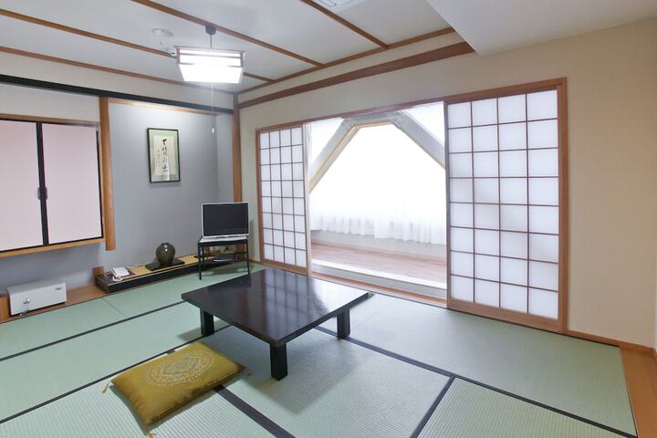 Room 9 of 34