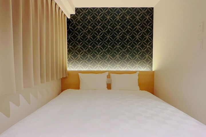 Room 4 of 28