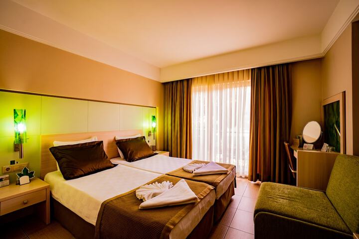 Room 10 of 97