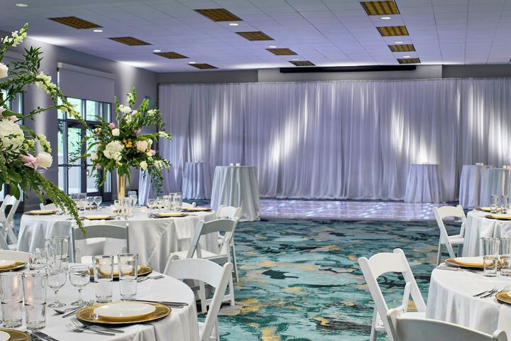 Ballroom/Hall 92 of 130