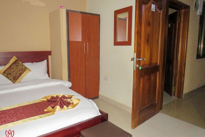 Room 38 of 119