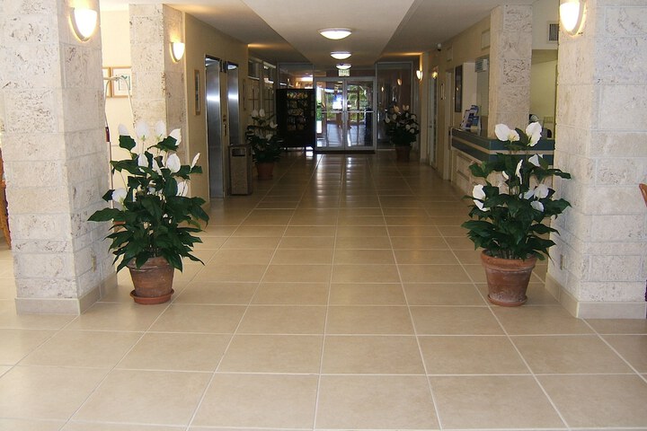 Ballroom/Hall 33 of 39