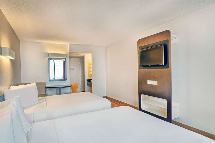 Double Premium King Bed (6 of 7)