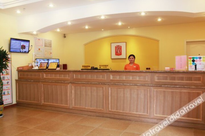 Home Inn (Wuhan Jiefang Avenue Tongji Medical College Baofeng Road)