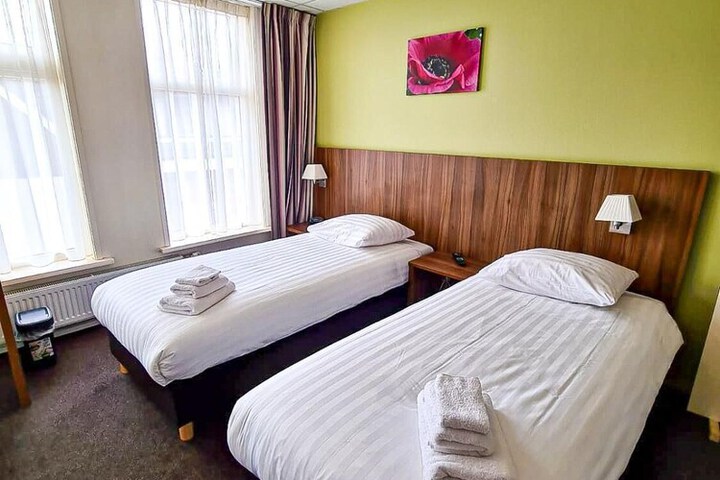 Room 8 of 45