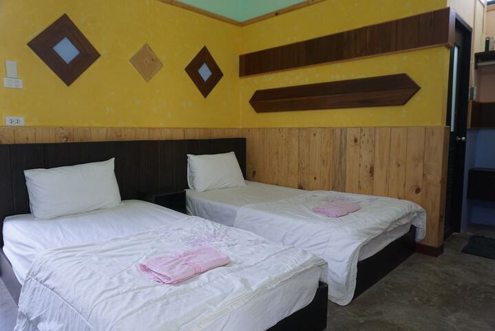 Room 8 of 40