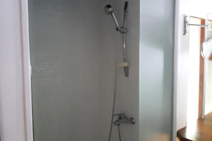Room 8 of 17