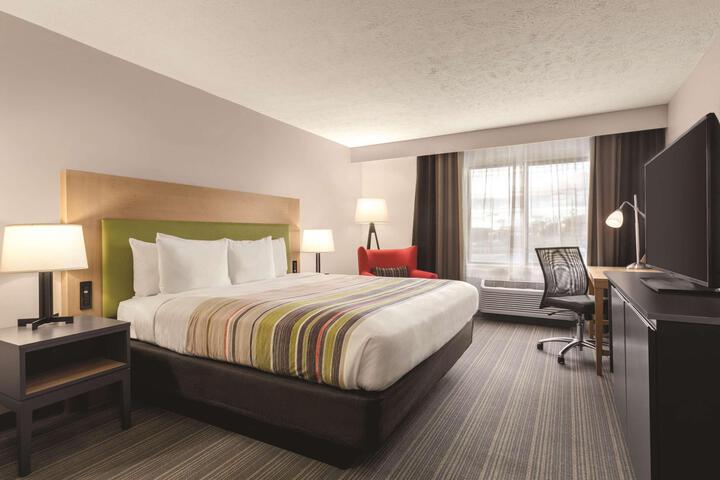 1 King Bed Accessible (8 of 13)