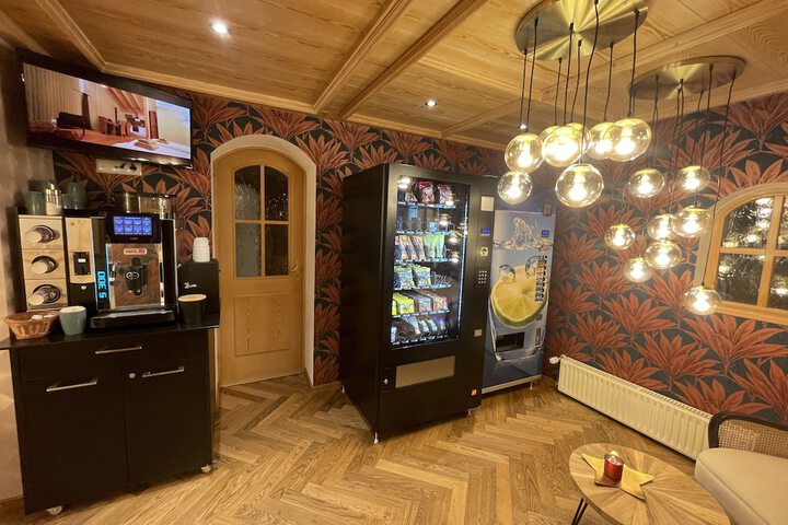 Entrance & Lobby