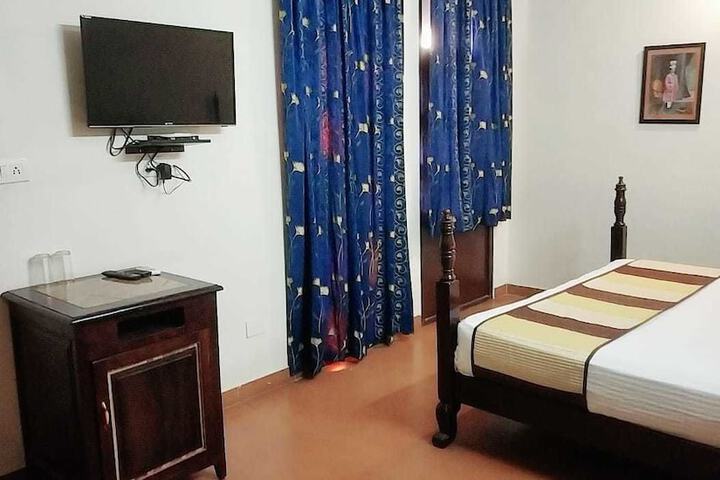 Room 15 of 34