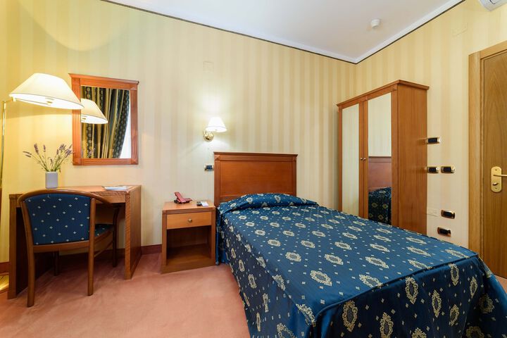 Room 22 of 61