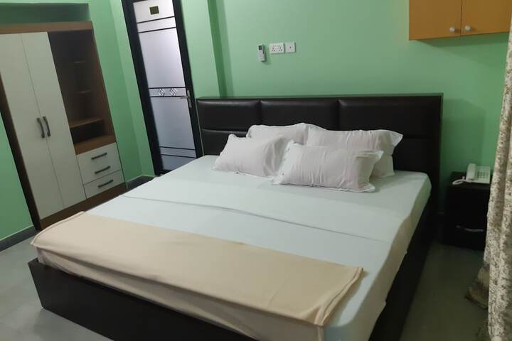 Room 6 of 25