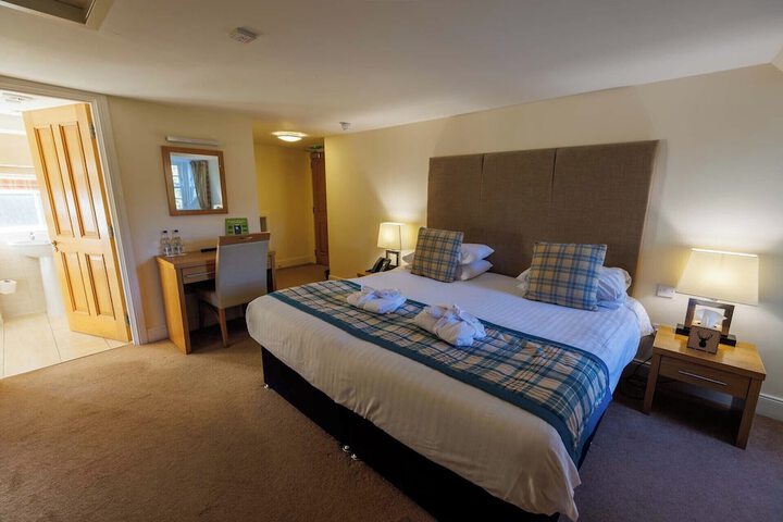 Room 32 of 100