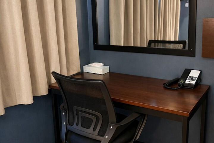 Room 17 of 40