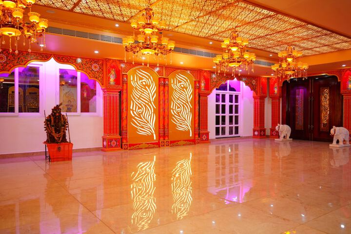 Ballroom/Hall 30 of 32