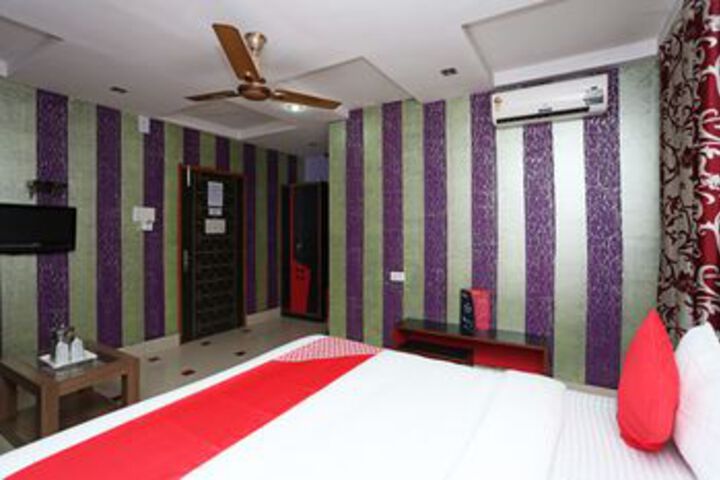Room 6 of 30