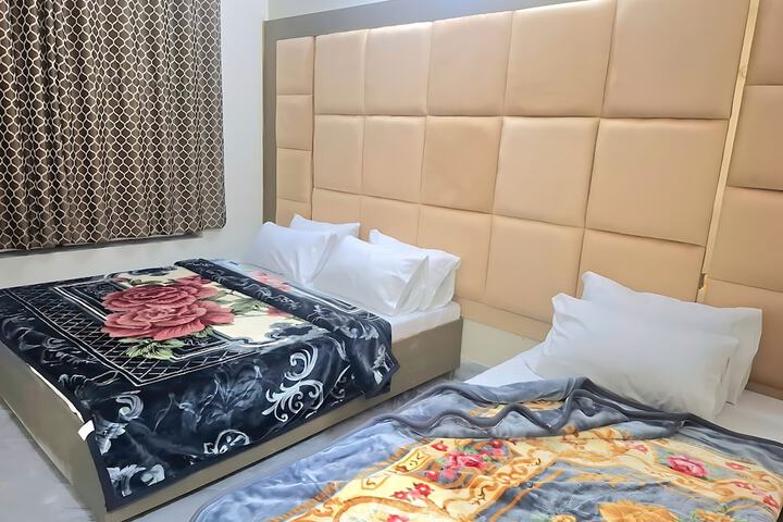 Room 12 of 19