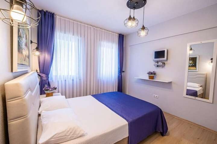 Room 12 of 26