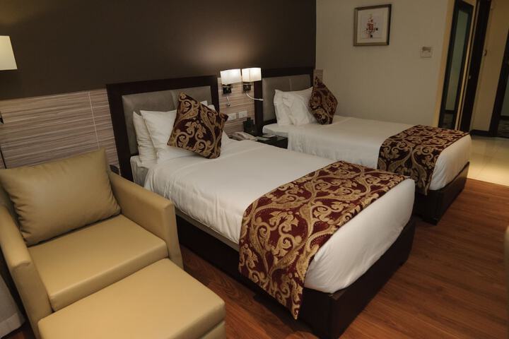Room 6 of 32
