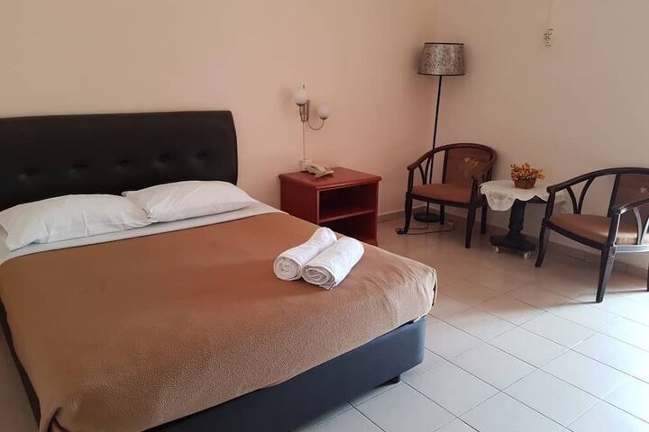 Room 12 of 37