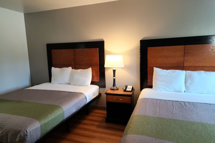 2 Queen Beds (6 of 15)