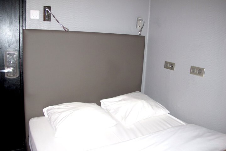 Room 6 of 49