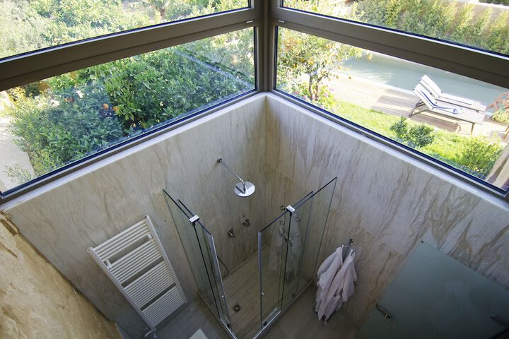 Room 16 of 107