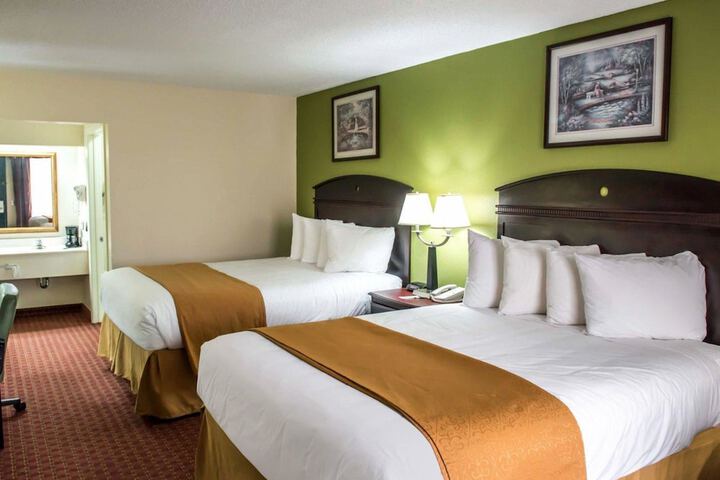 Queen Bed Accessible (5 of 7)