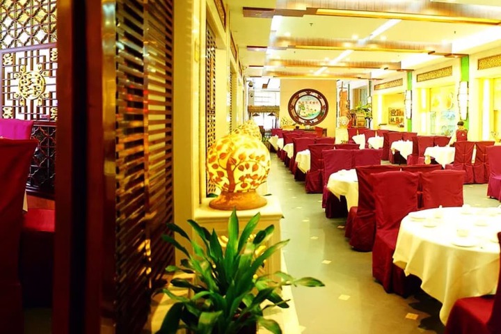 Dining 18 of 24