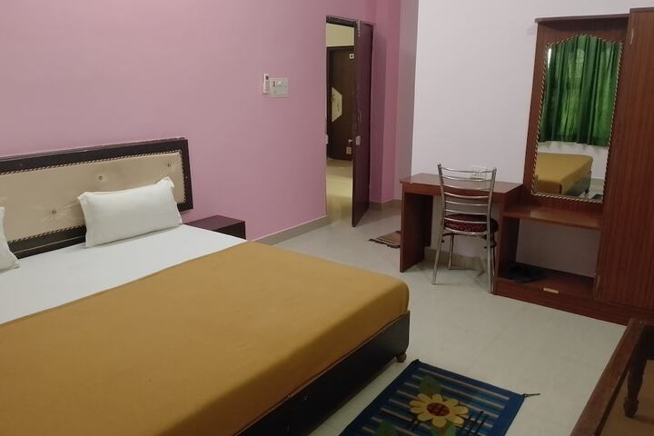 Room 5 of 30