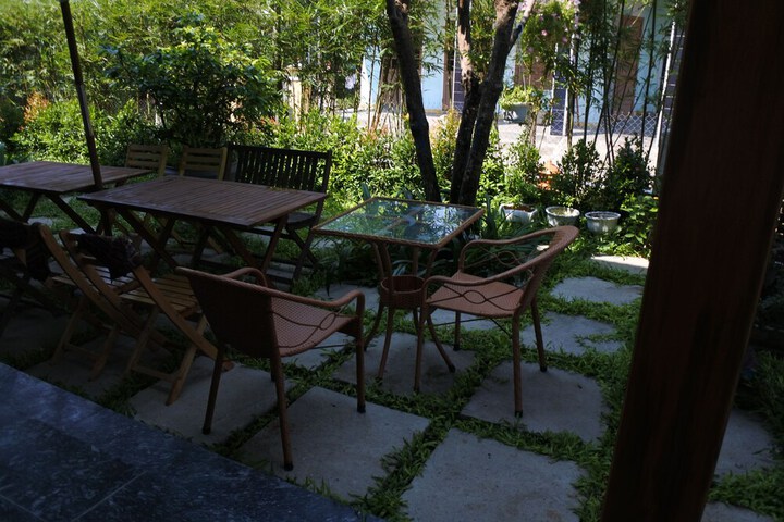 Lounge 21 of 33