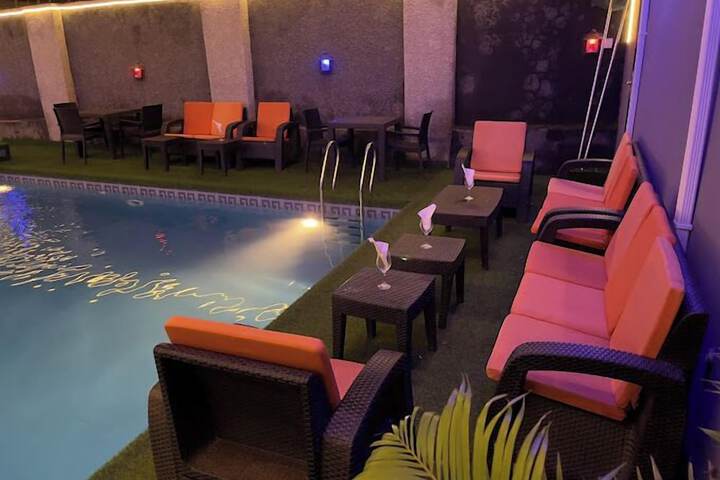 Pool 12 of 51