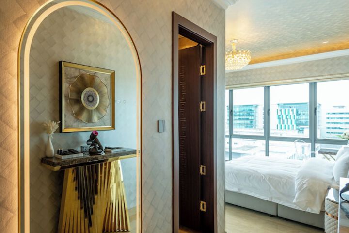 Room 7 of 285