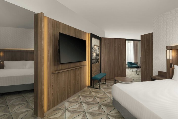 Room 10 of 128