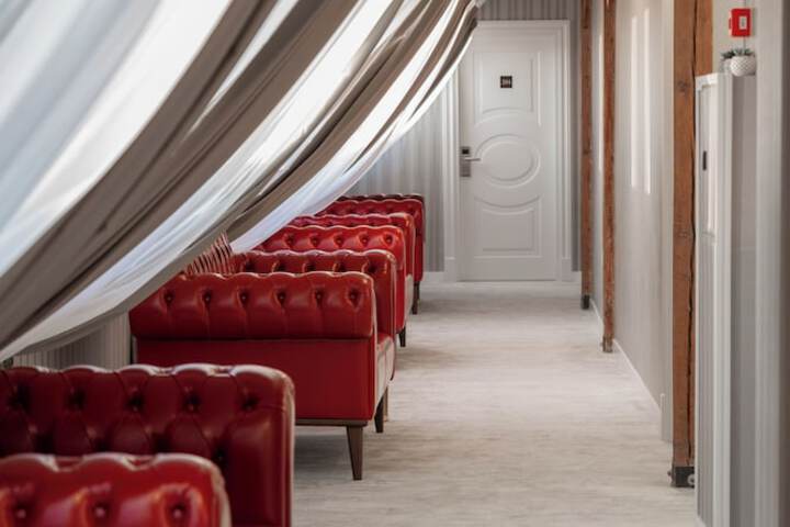 Hotel 98 of 101