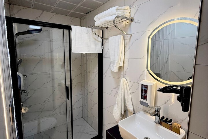 Room 27 of 36
