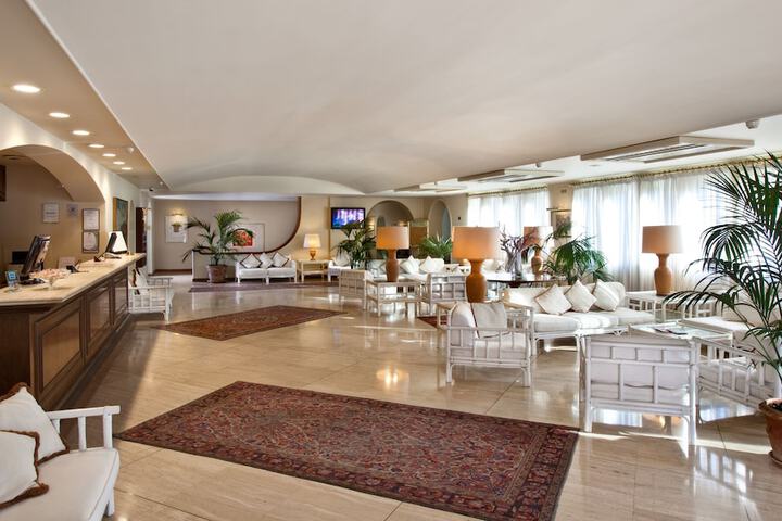 Entrance & Lobby