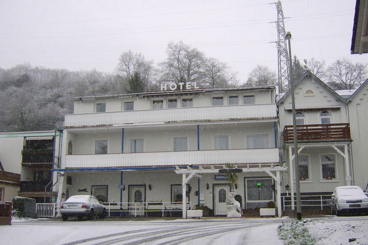 STAR HOTEL