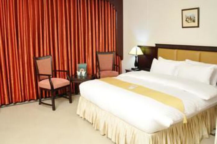 Room 12 of 30