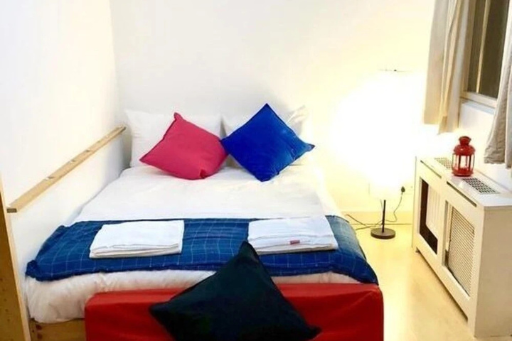 Room 5 of 10