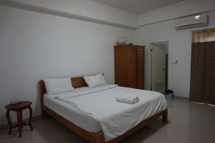 Room 13 of 22